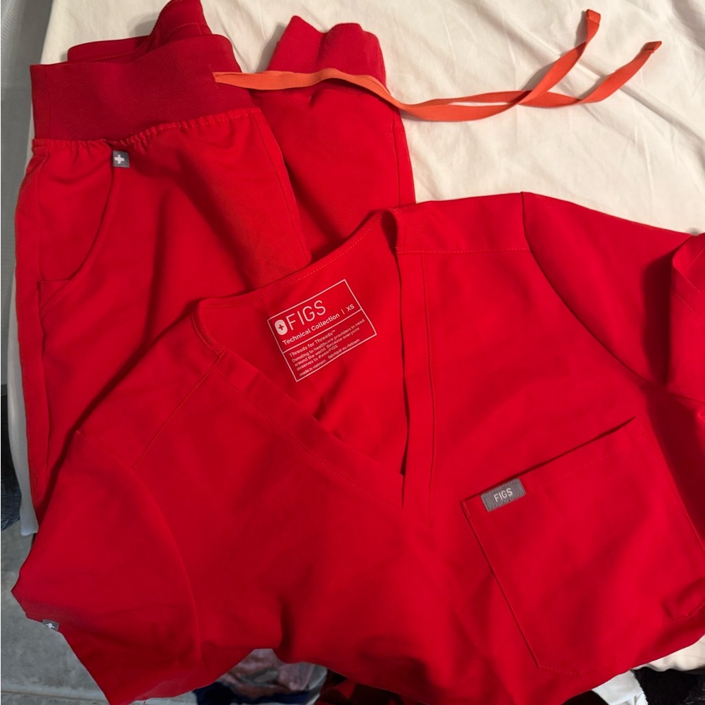 Figs Red Scrub Set